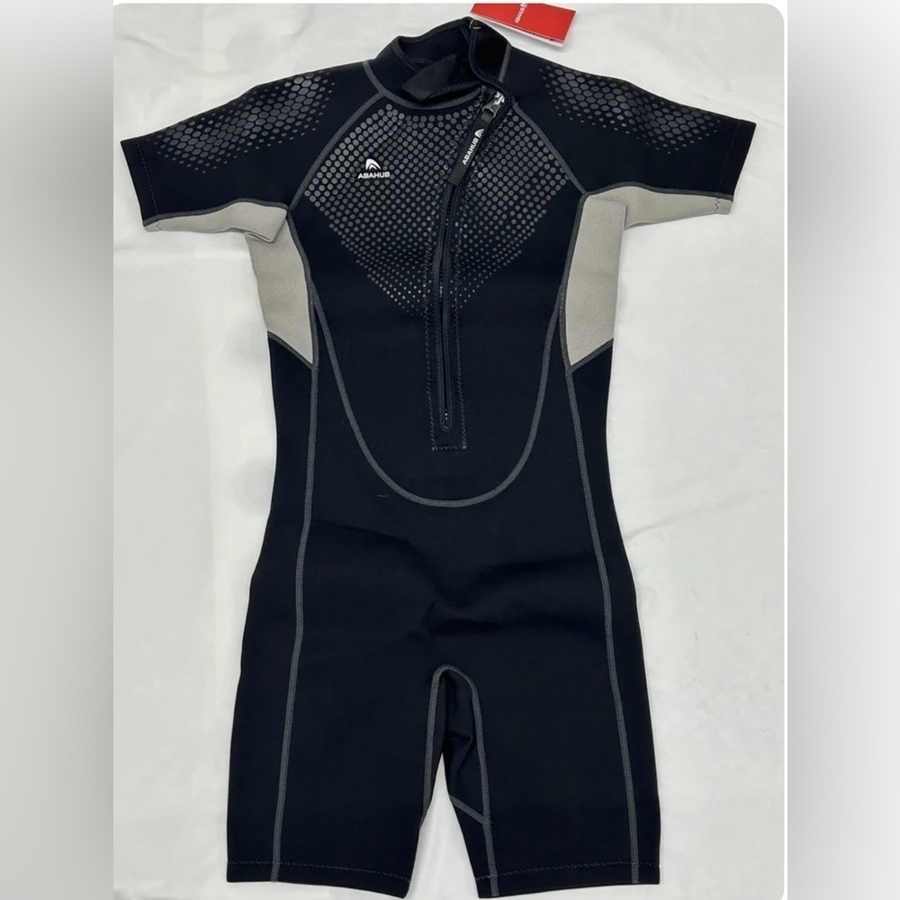 NWT- Women’s 3/2mm Shorty Wetsuit- Front Zip for snorkeling, surfing, & diving